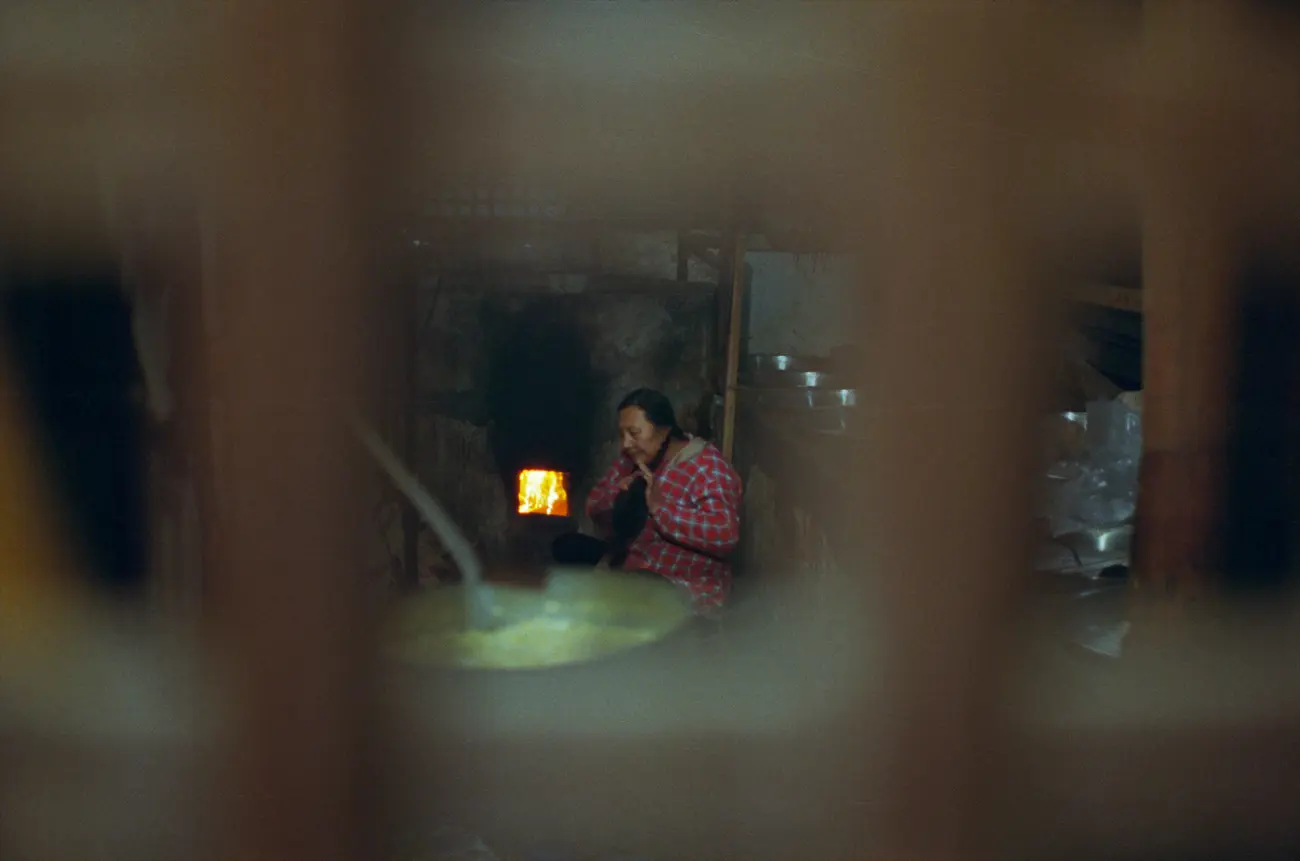 Grandma Zhang and her husband start work around midnight.