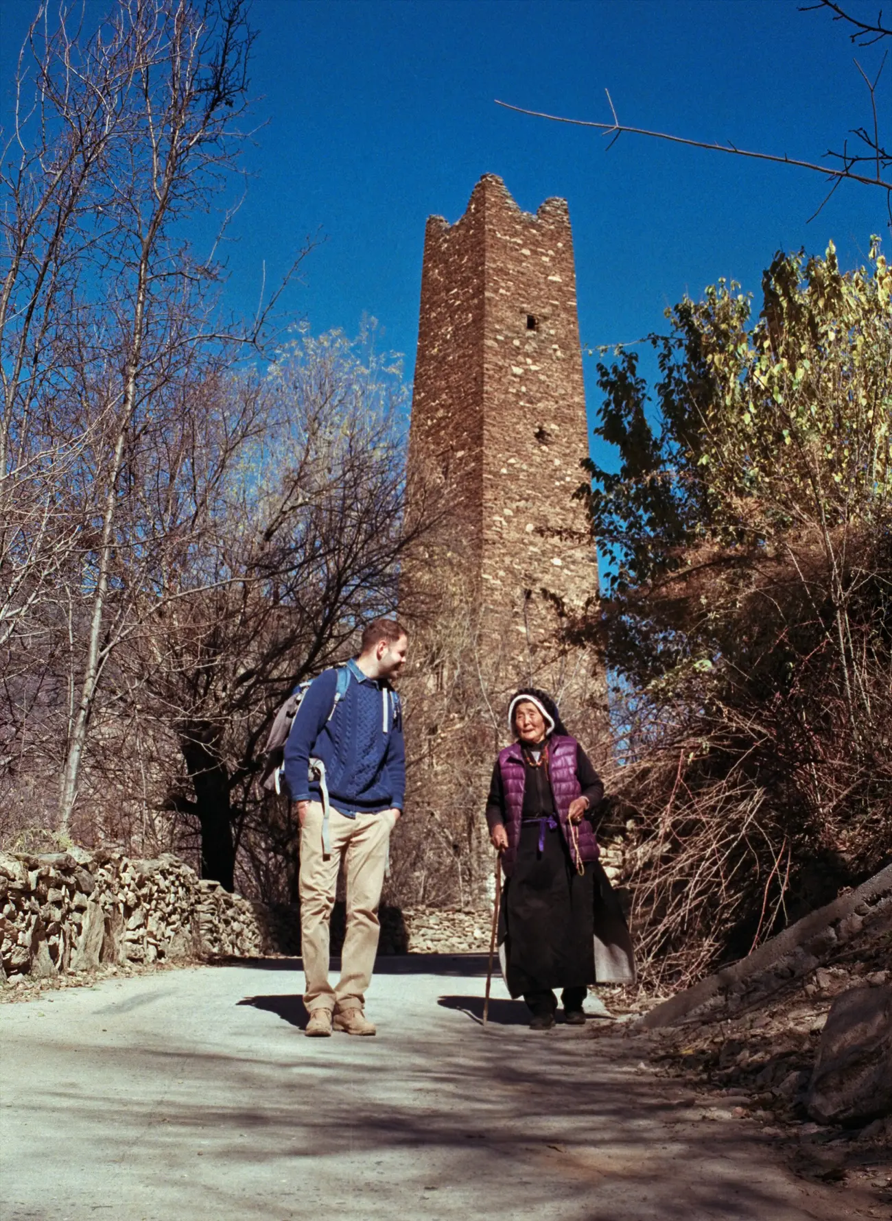 Host Jamie meets granny Xiage-achong.